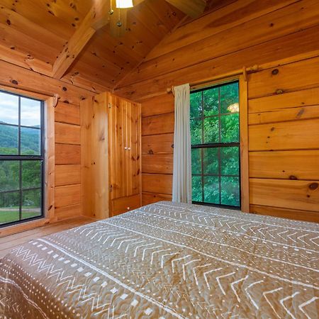 Engadine Inn And Cabins Candler Exterior photo