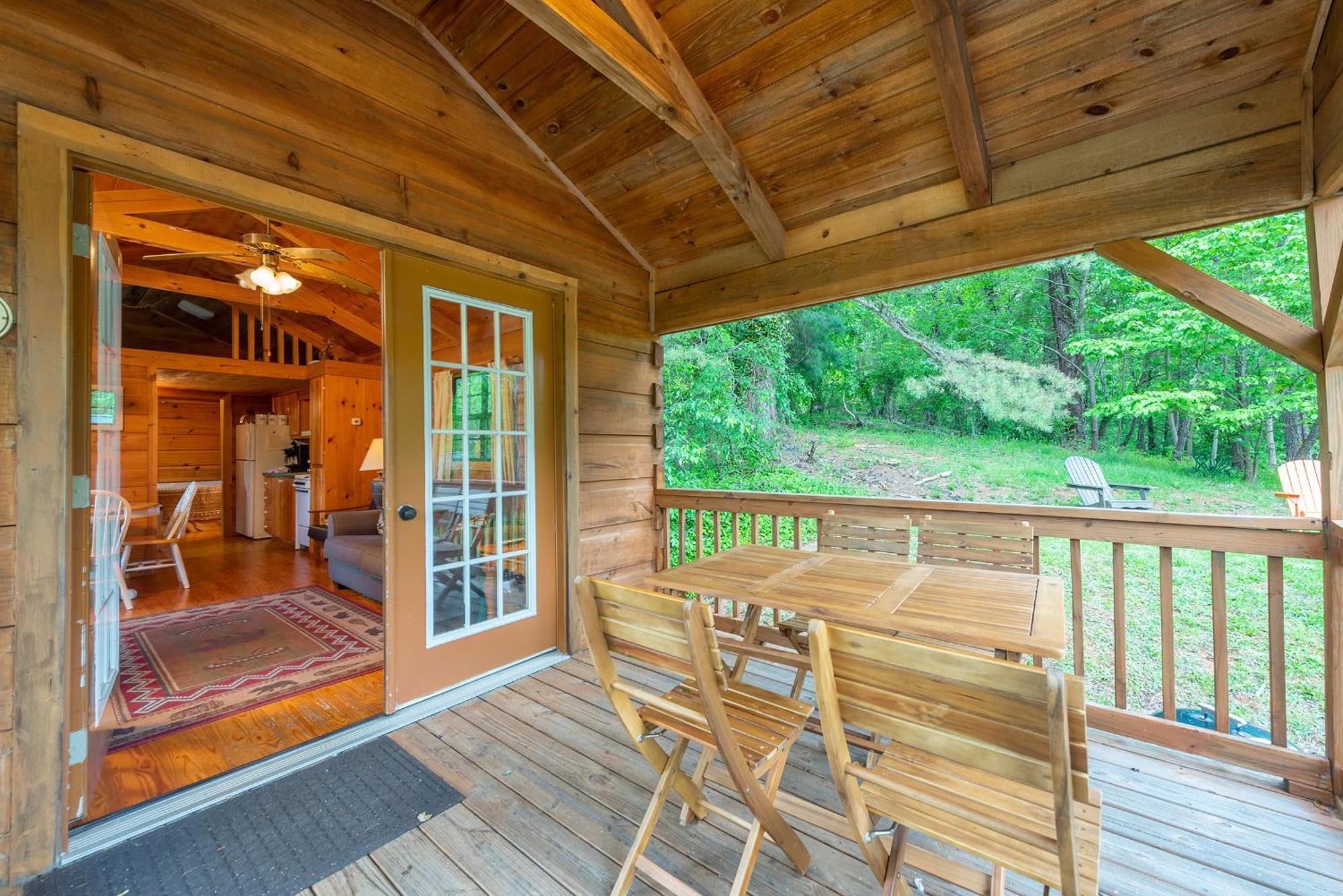 Engadine Inn And Cabins Candler Exterior photo