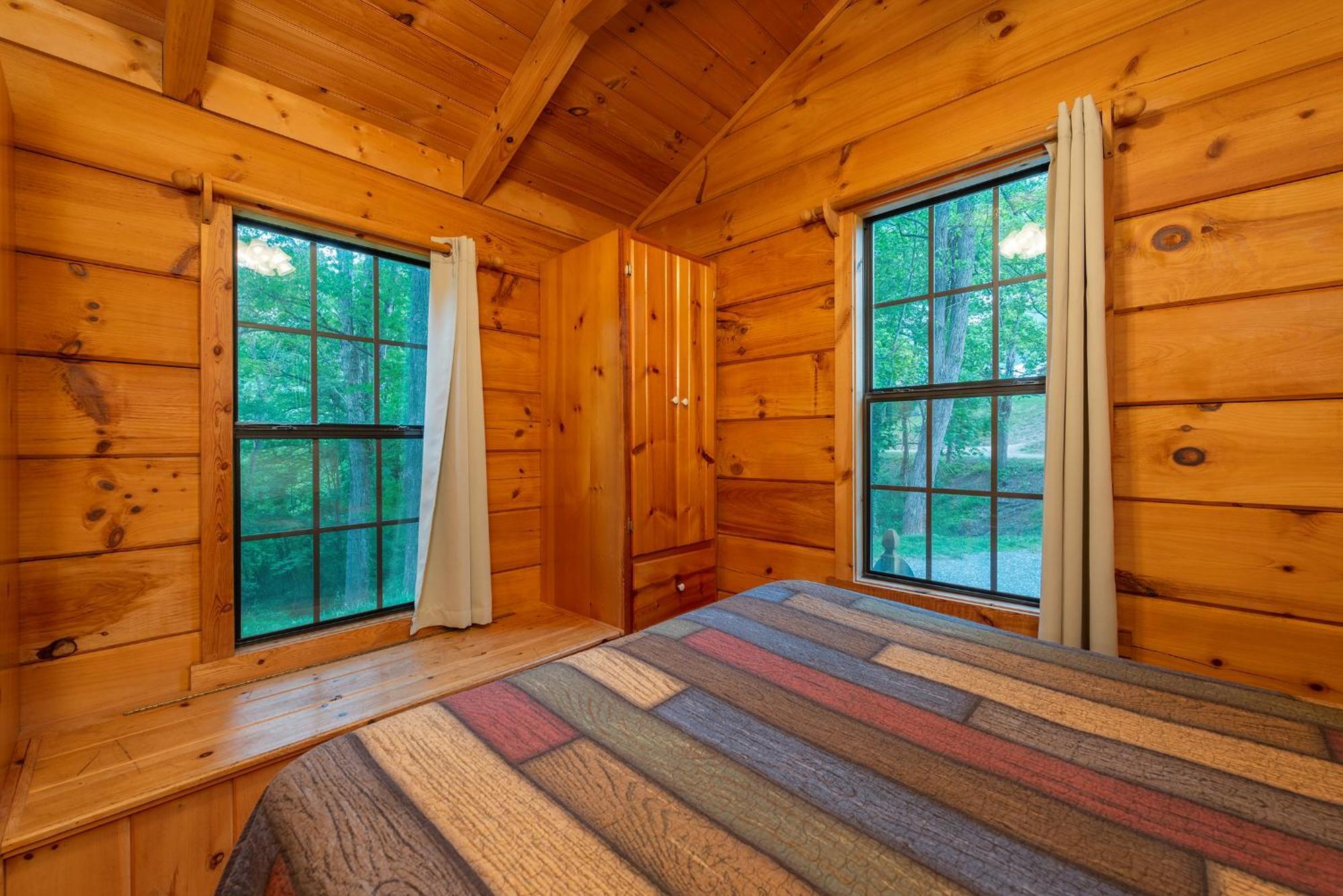 Engadine Inn And Cabins Candler Exterior photo