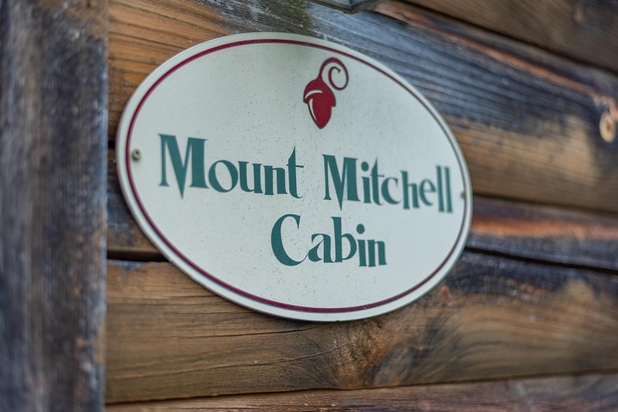 Engadine Inn And Cabins Candler Exterior photo